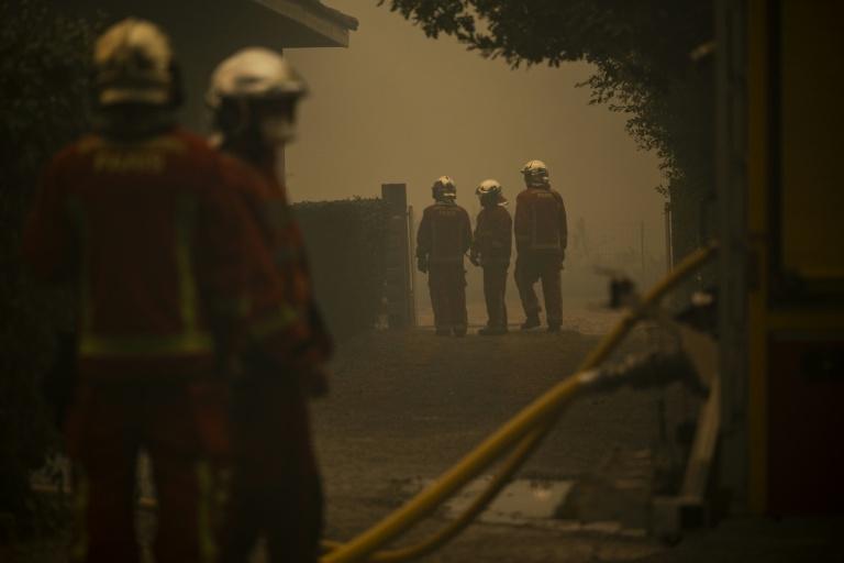 Face au "plus gros feu de la saison", 40.000 personnes évacuent le Cap-Ferret