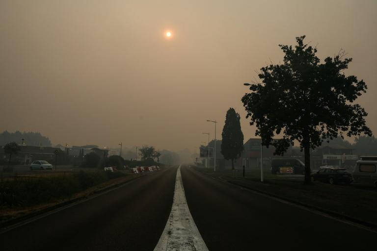Face au "plus gros feu de la saison", 40.000 personnes évacuent le Cap-Ferret