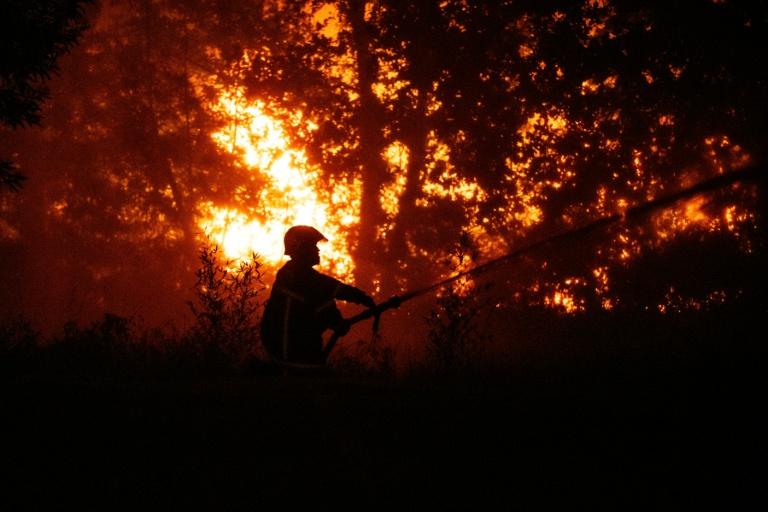 Face au "plus gros feu de la saison", 40.000 personnes évacuent le Cap-Ferret