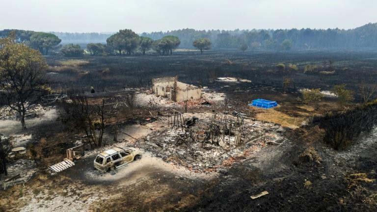 L'incendie monstre en Gironde continue à avancer et menace les abords de la métropole de Bordeaux
