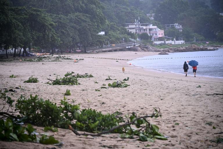 Des vents violents balayent la Chine et Hong Kong après le passage du typhon Noul