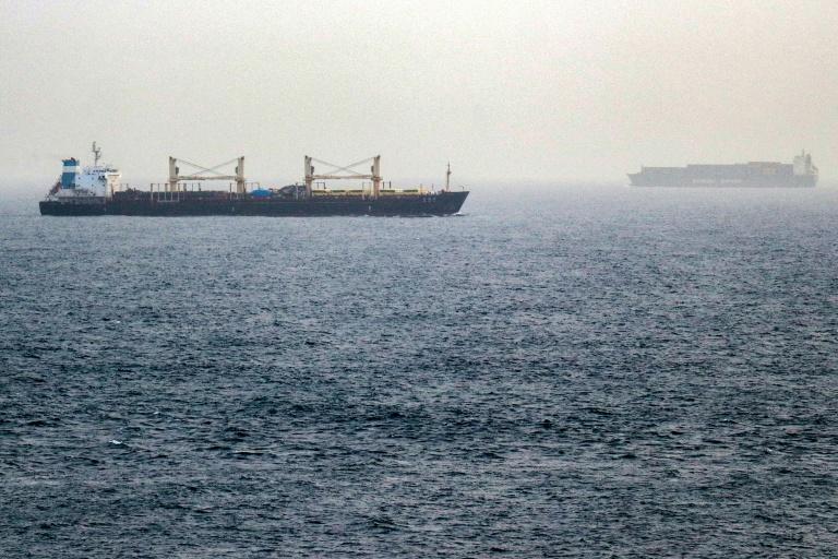 Trump laisse "de la place" aux négociations avec l'Iran, la suspension des frappes fait reculer le pétrole