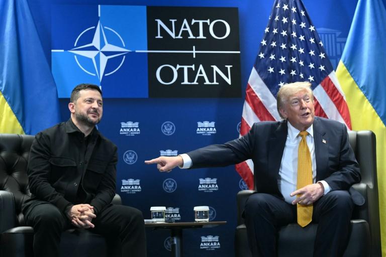 Zelensky attendu à la Maison Blanche pour décrocher le soutien de Trump