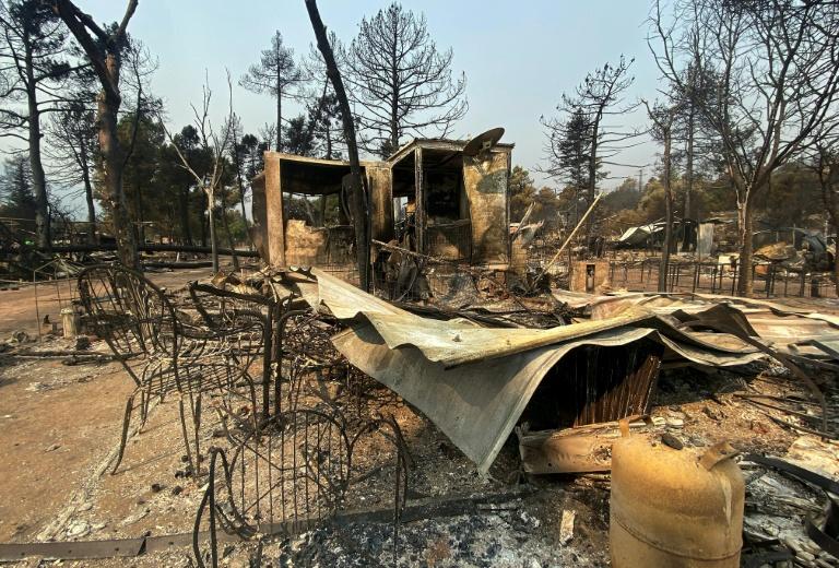 En Espagne, les flammes réduisent un camping en cendres, semant le désespoir