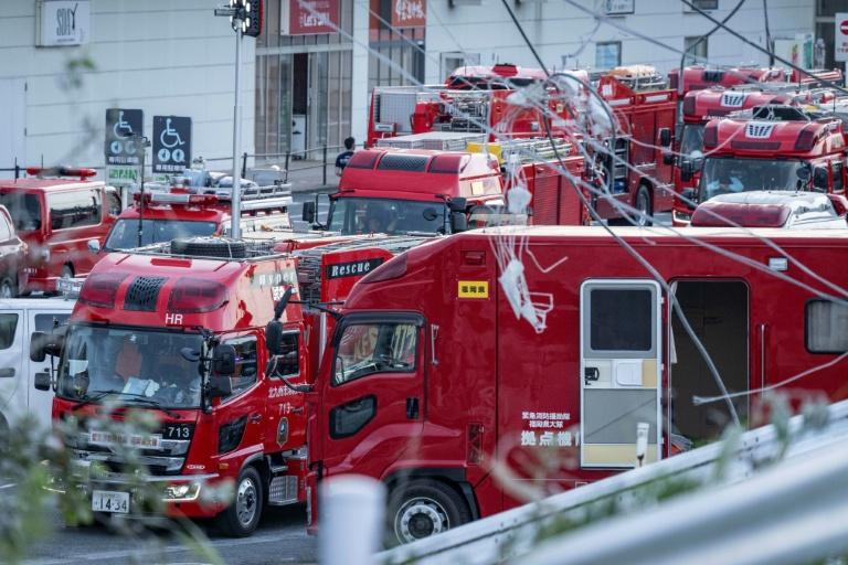 Séisme au Japon: cinq morts, des personnes toujours piégées dans un centre commercial effondré