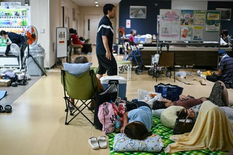Japon: les survivants du séisme face à la chaleur et à la crainte de nouvelles secousses