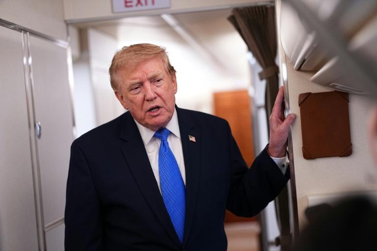 Trump annonce une reprise des négociations lundi, l'Iran dément