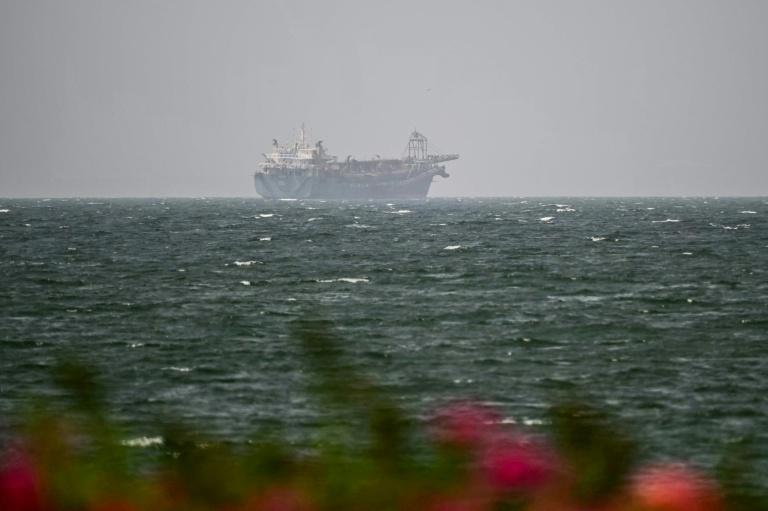 Washington espère un accord d'ici mercredi sur Ormuz, le pétrole chute