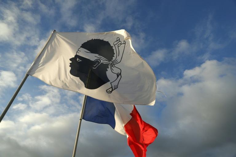 Corse: le FLNC rejette le projet d'autonomie et menace les non-Corses venant vivre dans l'île