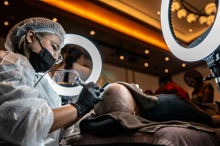 Art ou médecine? Au Japon, le tatouage cosmétique cherche sa voie