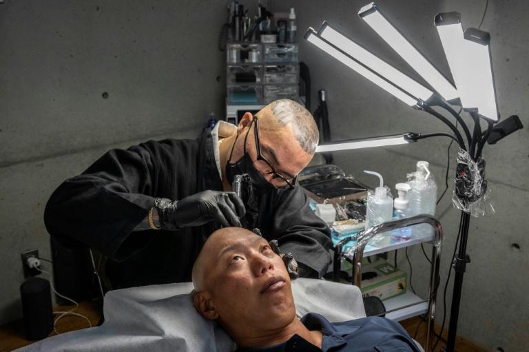 Art ou médecine? Au Japon, le tatouage cosmétique cherche sa voie