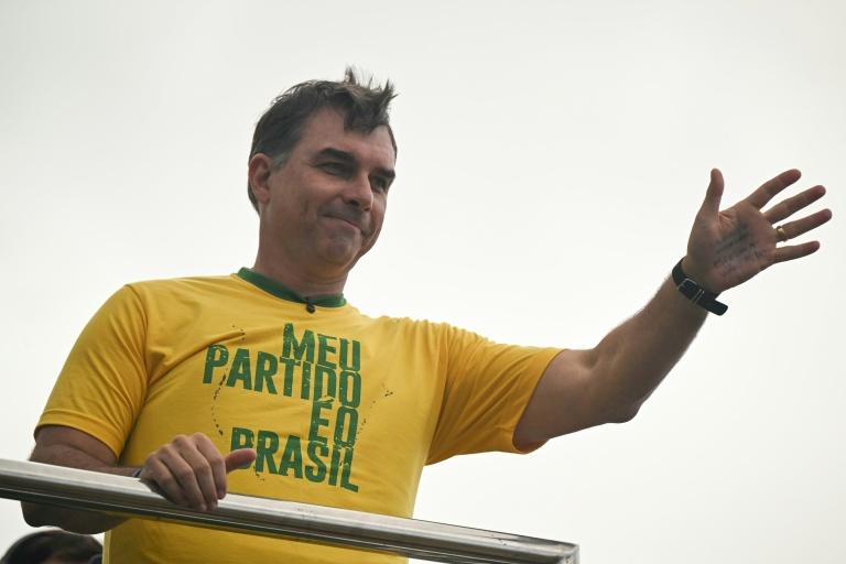 Lula et Flavio Bolsonaro partent à la conquête du vote des femmes au Brésil