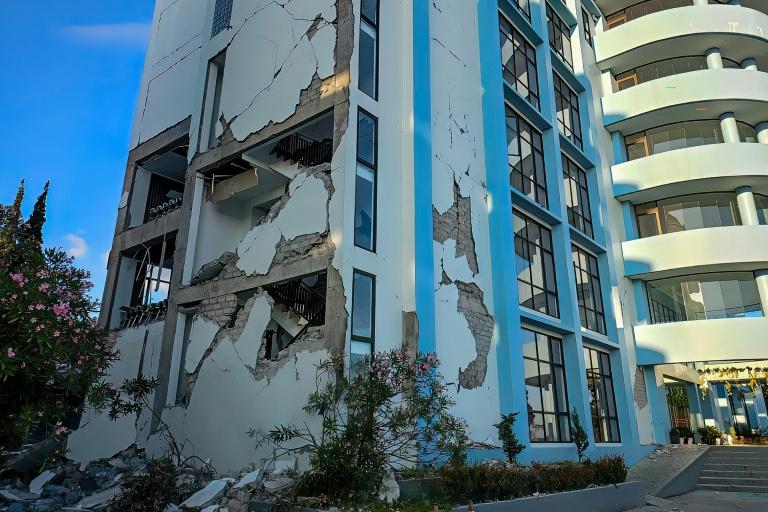 Puissant séisme dans l'est de l'Indonésie, au moins 20 morts