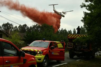 Incendies: "la situation évolue plutôt favorablement" dans les Landes