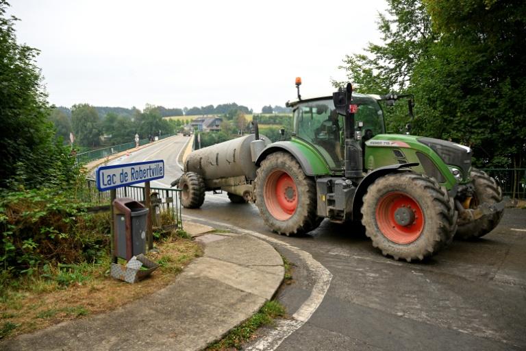 La pluie offre un peu de répit en Belgique, mobilisée face à un incendie historique