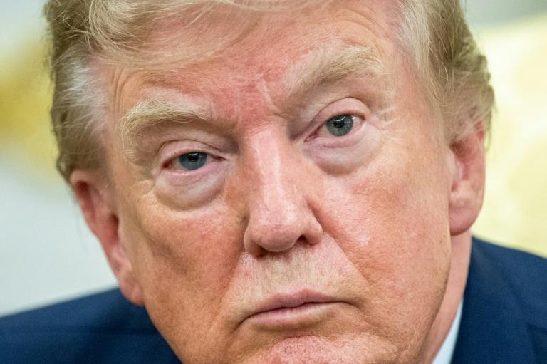 Trump menace de bombarder Oman s'il entrave un accord sur le détroit d'Ormuz