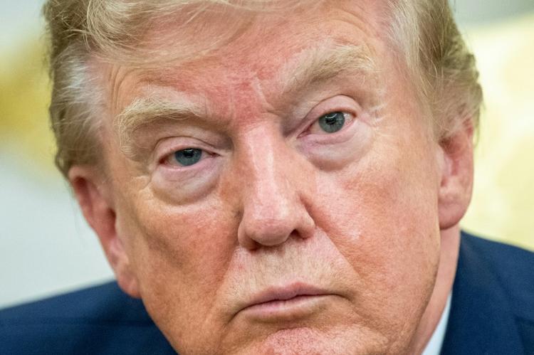 Trump menace de bombarder Oman s'il entrave un accord sur le détroit d'Ormuz