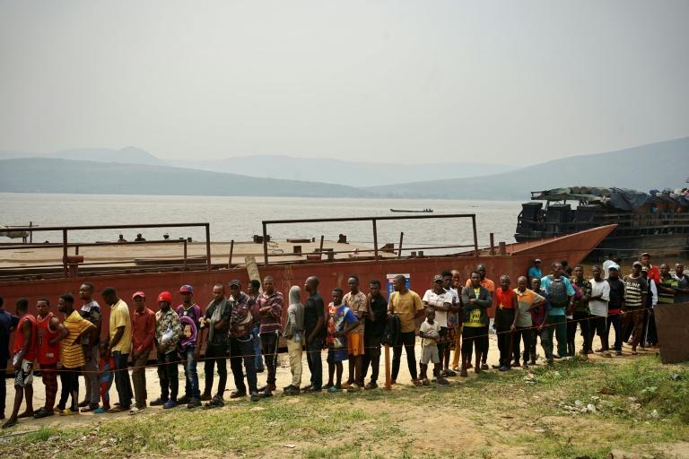 Aux abords de Kinshasa, stopper Ebola sur le fleuve Congo