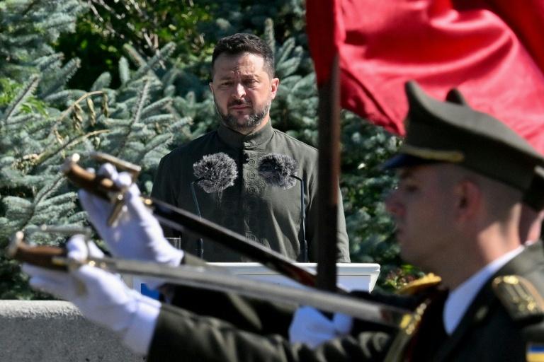 Ukraine: Zelensky rejette des élections, un "tsunami qui fracturerait" le pays