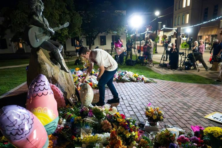 "Sainte patronne du Tennessee": la ville natale de Dolly Parton pleure sa légende