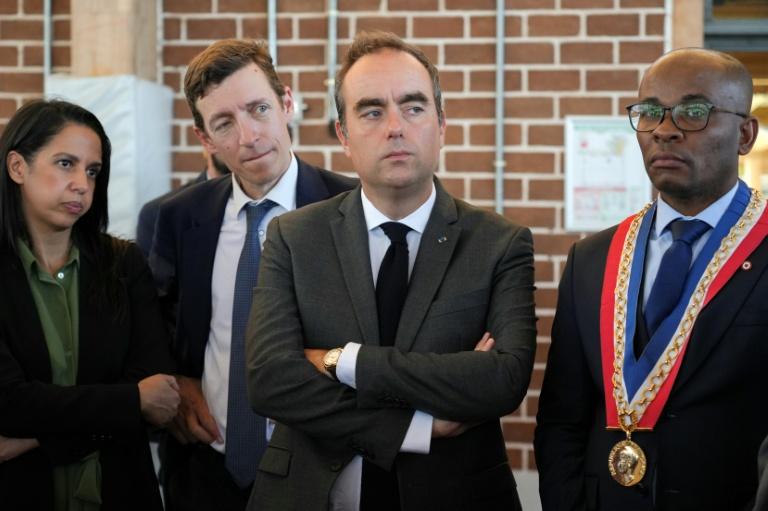 Mayotte: Lecornu lance un "choc" de reconstruction, sur fond de tensions politiques