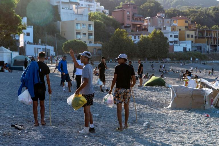 Presque un mois après l'arrivée massive de migrants, des appels au calme à Ceuta, sous pression