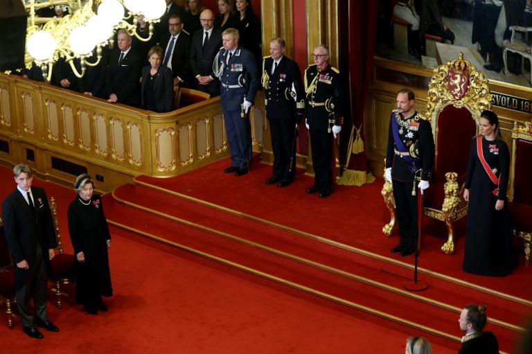Norvège: le roi Haakon VIII a prêté serment sans son épouse, convalescente