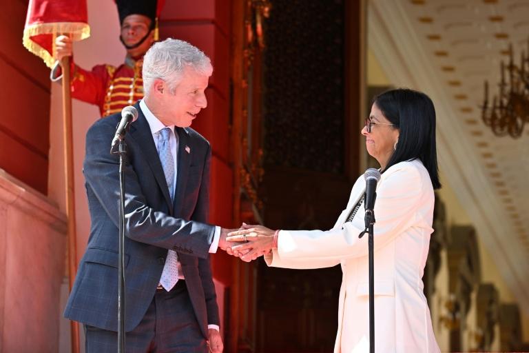 Le Venezuela signe des accords énergétiques avec des multinationales, sous les auspices des Etats-Unis