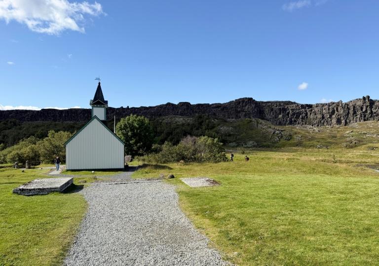 En Islande, le mystère du poète, de la tombe et de l'épicier danois