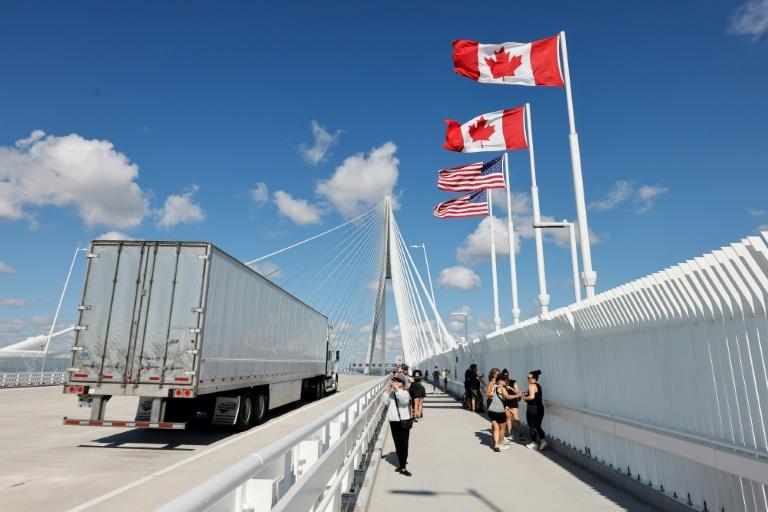 Conflit commercial avec Washington: la riposte du Canada entre en vigueur
