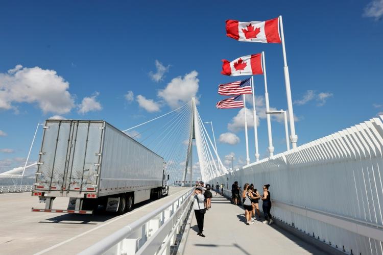 Conflit commercial avec Washington: la riposte du Canada entre en vigueur