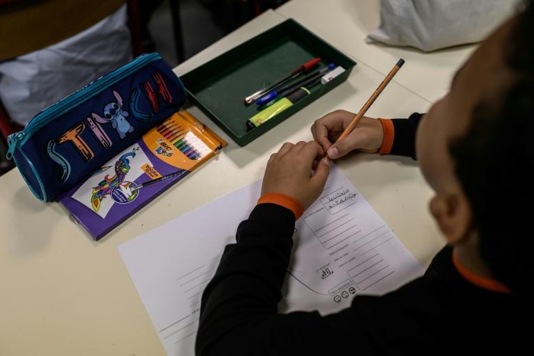 Education: les résultats des élèves français au test Pisa n'ont jamais été aussi bas (OCDE)