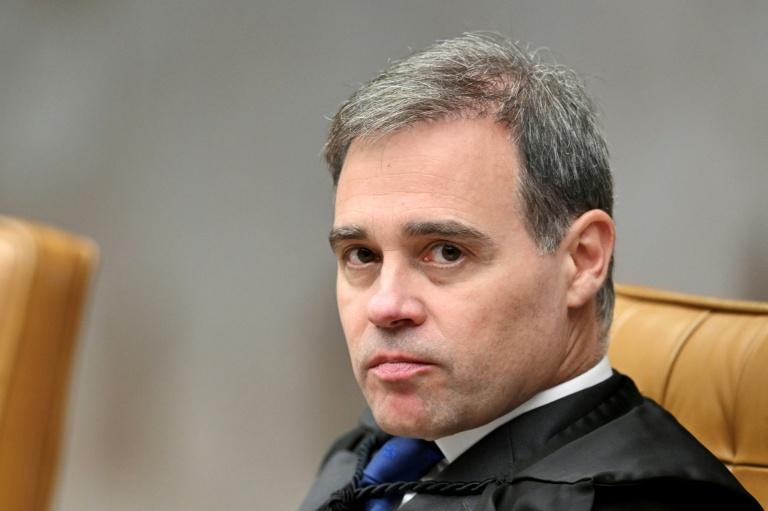 Brésil : la crise institutionnelle s'aggrave, le chef de la police suspendu