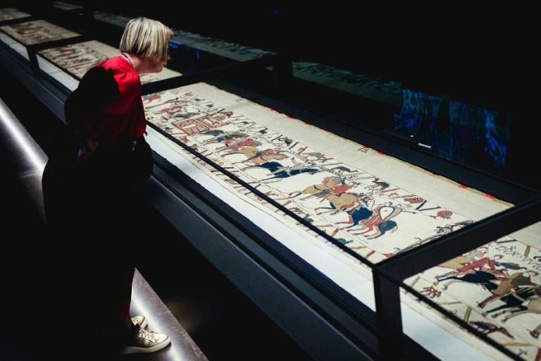 A Londres, l'exposition de la tapisserie de Bayeux ouvre en pleine "tapestry-mania"
