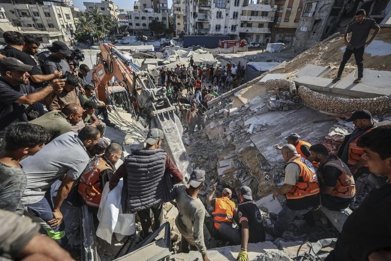 Gaza: 20 morts et des dizaines de disparus dans l'effondrement d'un immeuble
