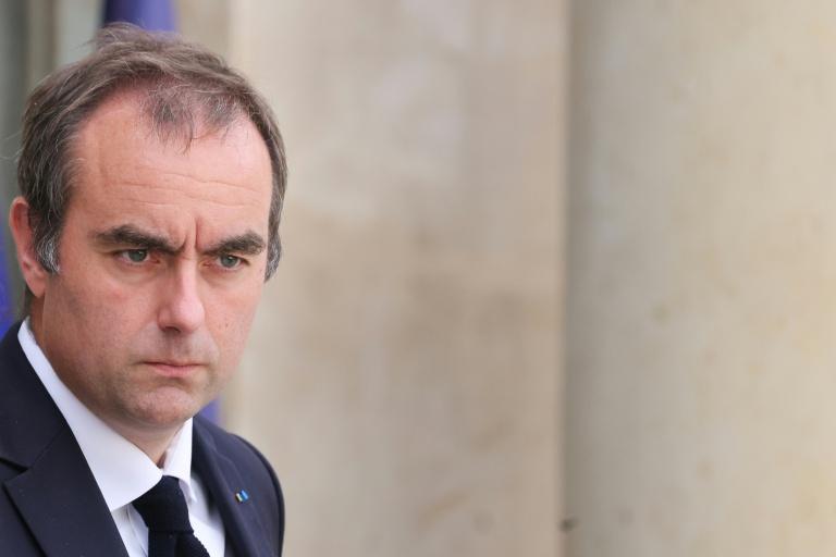 Pour tenter de contenir la colère sociale, Lecornu prolonge les aides sur les carburants
