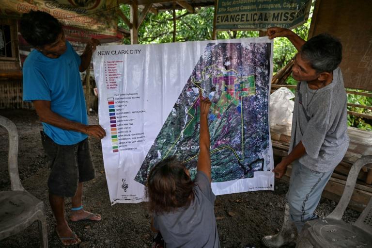 Aux Philippines, l'angoisse d'une tribu face à un projet IA américain