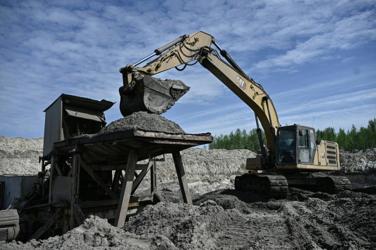 En Ukraine, les "mafias de l'ambre" ressuscitent dans l'ombre de la guerre