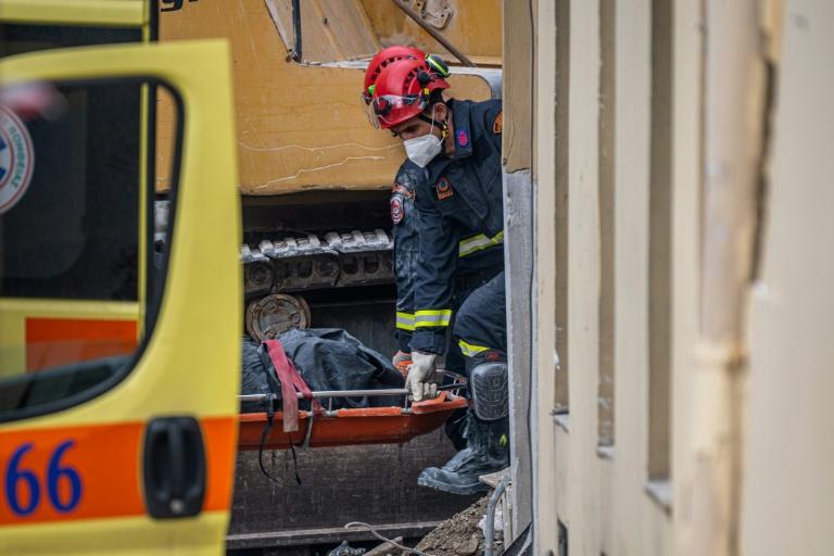 Athènes : six morts dans l'effondrement d'un immeuble d'un quartier touristique