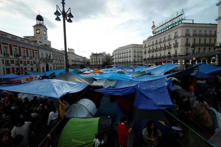 Crise du logement en Espagne: accord pour que la retraitée expulsée rentre chez elle, selon son avocat