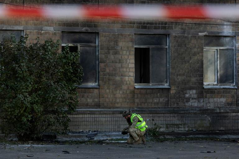 Ukraine: un pont de Kiev et l'institut de recherche nucléaire frappés par des drones russes