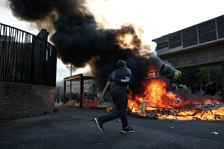Blocage des lycées: un vendredi sous haute tension, les syndicats reçus par le ministre