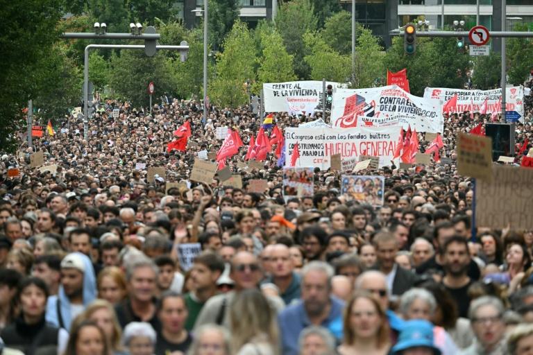 Espagne : après le rejet des mesures du gouvernement, des manifestations monstres pour le droit au logement