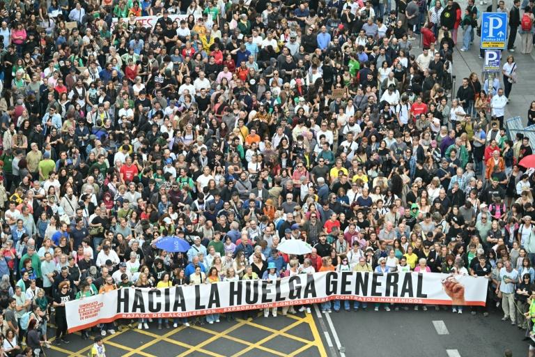 Espagne : après le rejet des mesures du gouvernement, des manifestations monstres pour le droit au logement