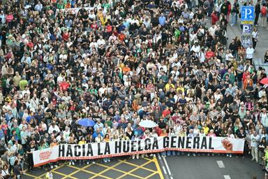 Espagne : après le rejet des mesures du gouvernement, des manifestations monstres pour le droit au logement