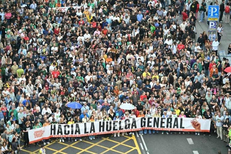 Espagne : après le rejet des mesures du gouvernement, des manifestations monstres pour le droit au logement
