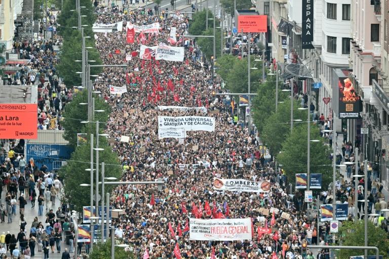 Espagne : après le rejet des mesures du gouvernement, des manifestations monstres pour le droit au logement