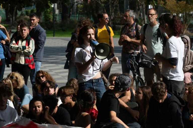 Lycées: les cours suspendus lundi dans "400 à 500 établissements", avant "l'acte III"