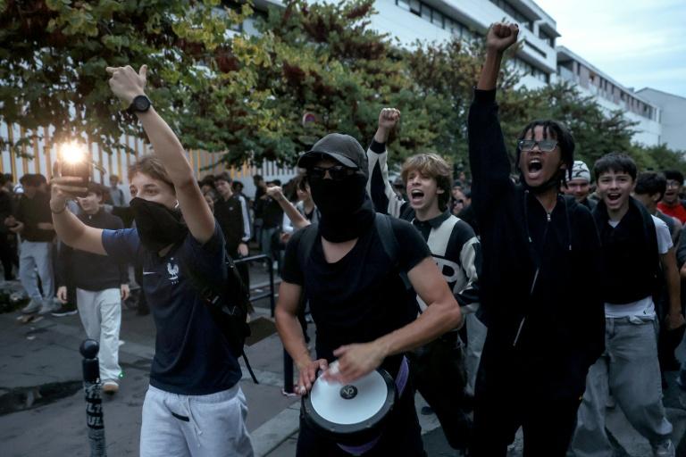 Lycées: les cours suspendus lundi dans "400 à 500 établissements", avant "l'acte III"