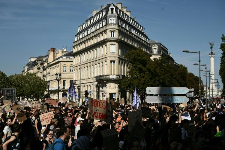 Colère des lycéens: journée test mercredi après une mobilisation massive